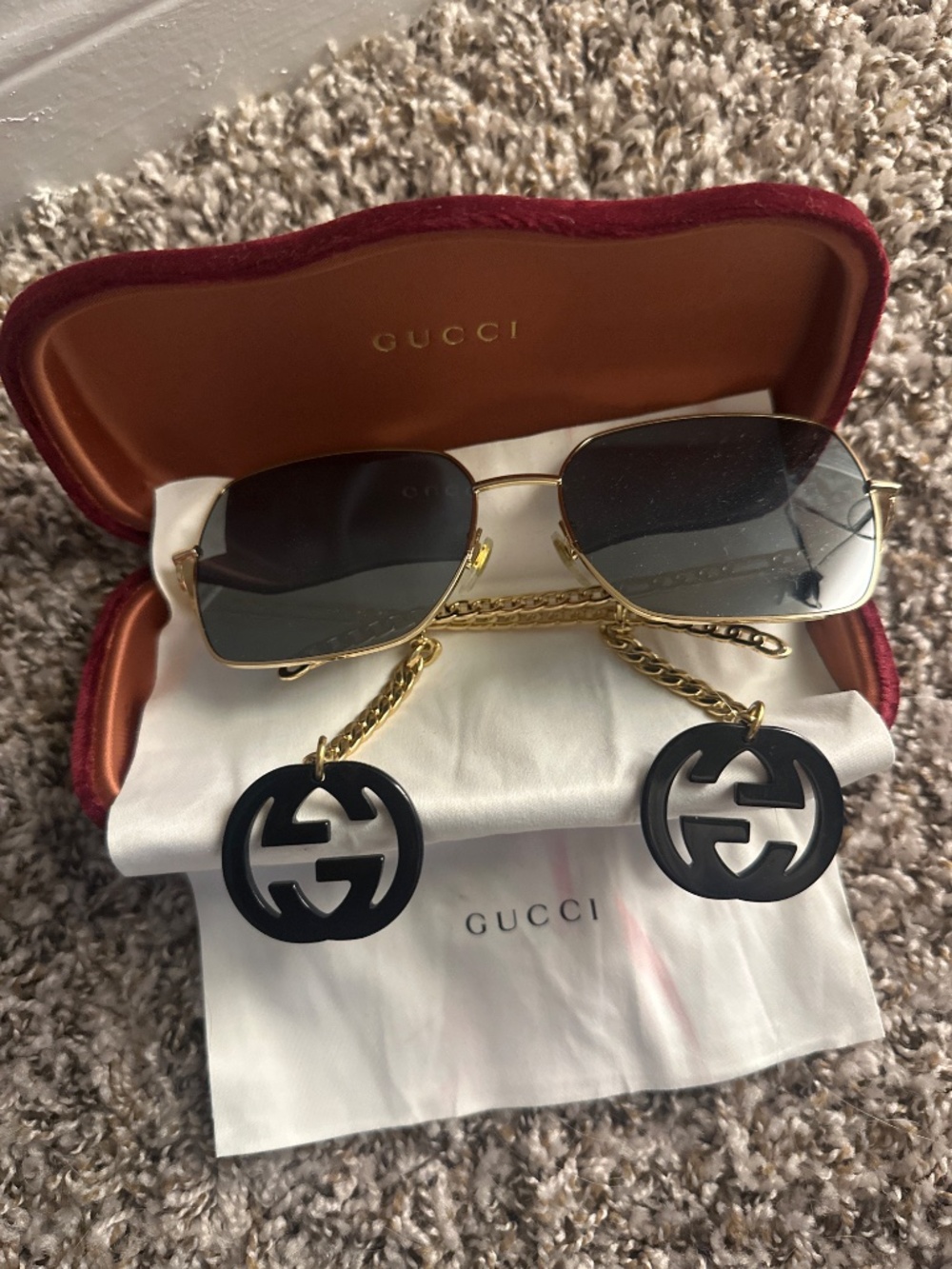 Authentic GUCCI GG0724S Sunglasses with Chain Arms and Logo Dangle Chain - Picture 2 of 4